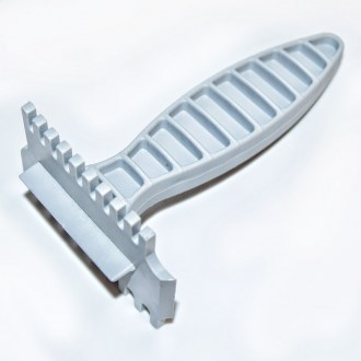 Grattoir pour nettoyer la grille à reine - plastique